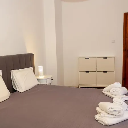 *bright & Cozy* 2bd Flat With A Cute Balcony * Warna