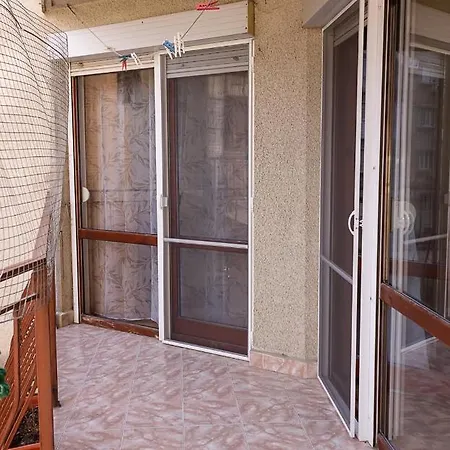 *bright & Cozy* 2bd Flat With A Cute Balcony