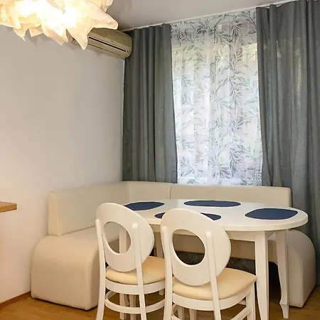 *bright & Cozy* 2bd Flat With A Cute Balcony * Варна