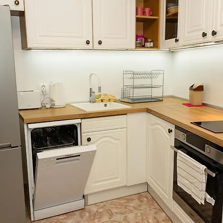 Апартамент *bright & Cozy* 2bd Flat With A Cute Balcony