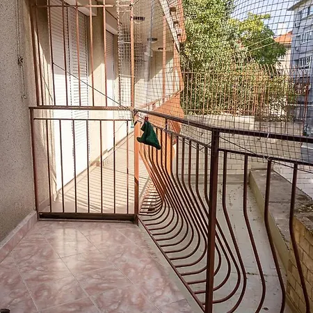 *bright & Cozy* 2bd Flat With A Cute Balcony